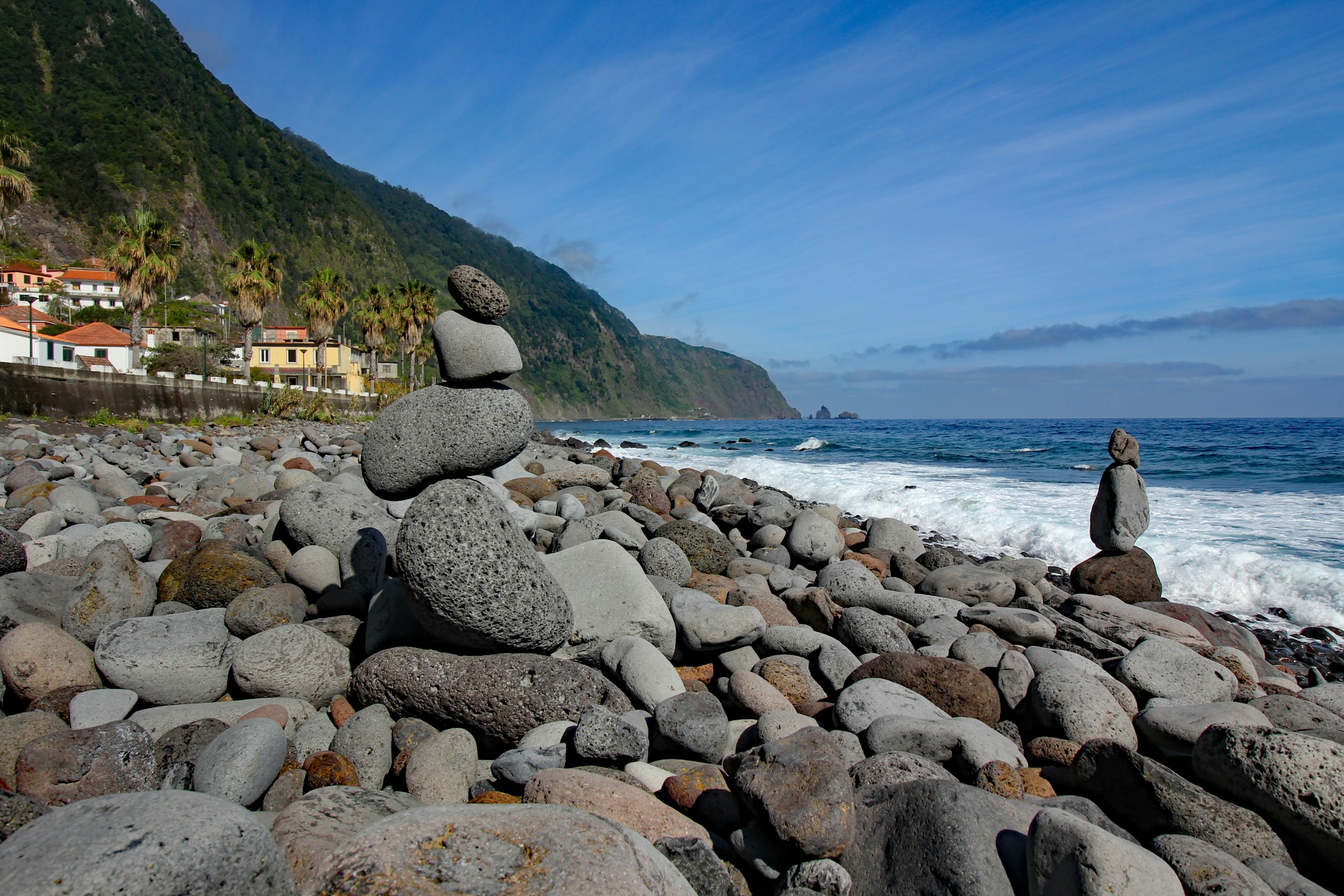 Galets sur la plage de Ponta do Sol, Madère